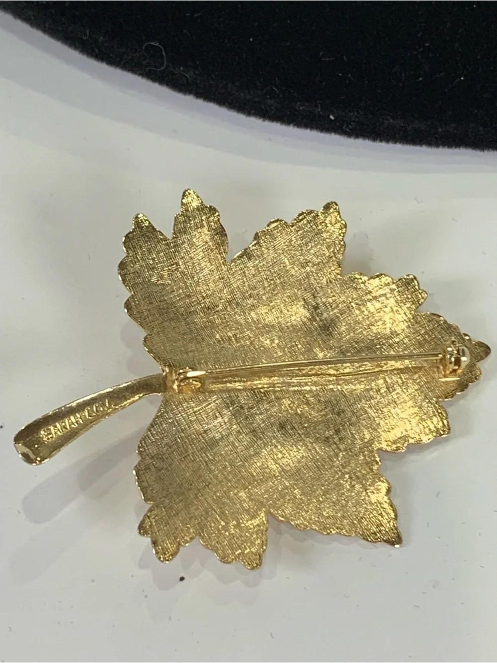 Vintage Sarah Coventry Gold Tone Leaf Brooch Faux Pearl